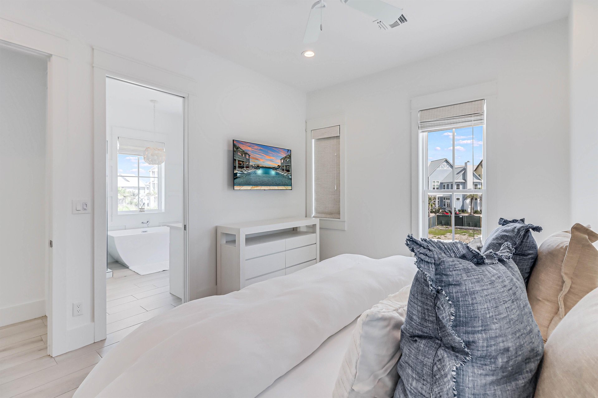 King Bedroom, 2nd Floor