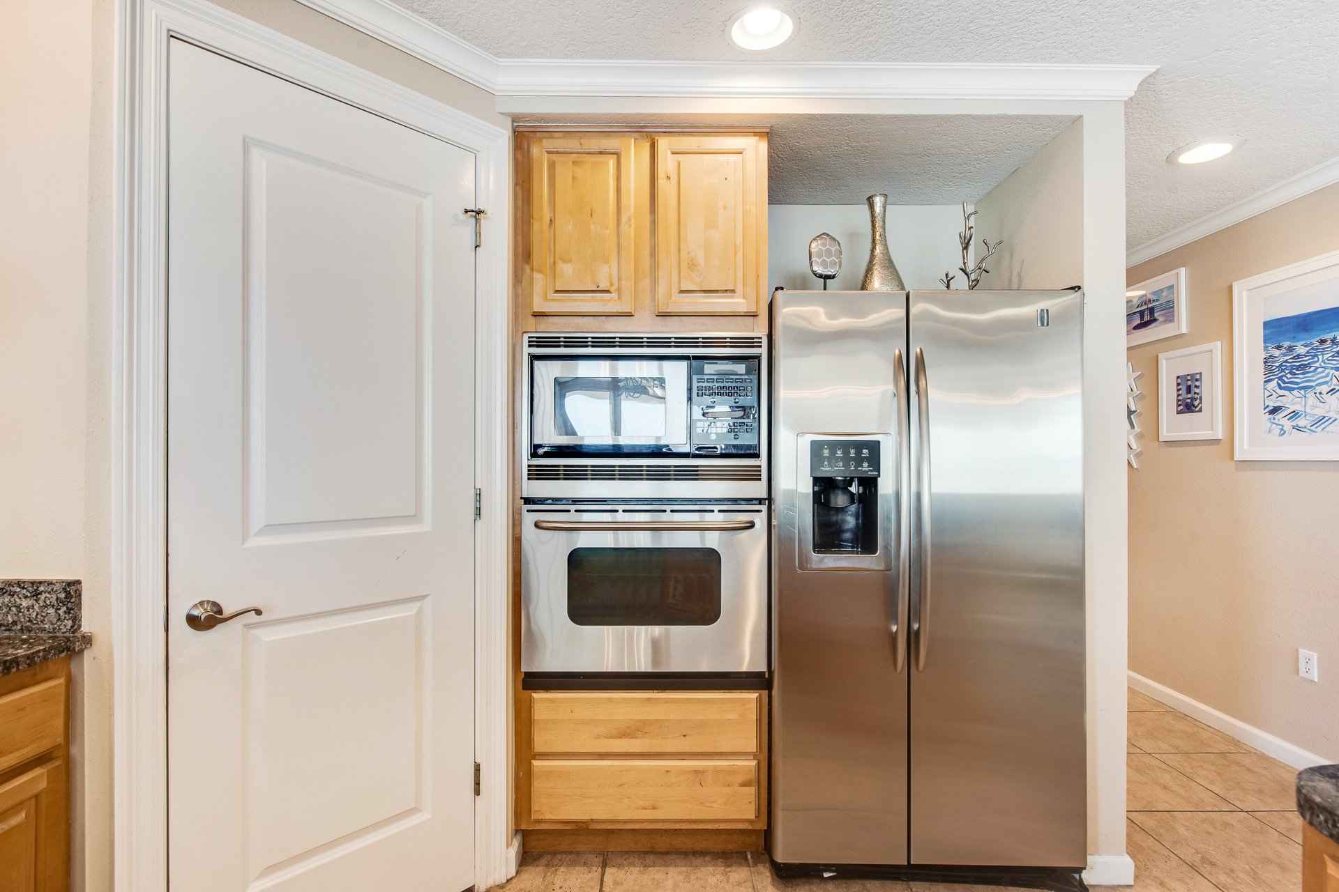 The Colonnades 1503 8