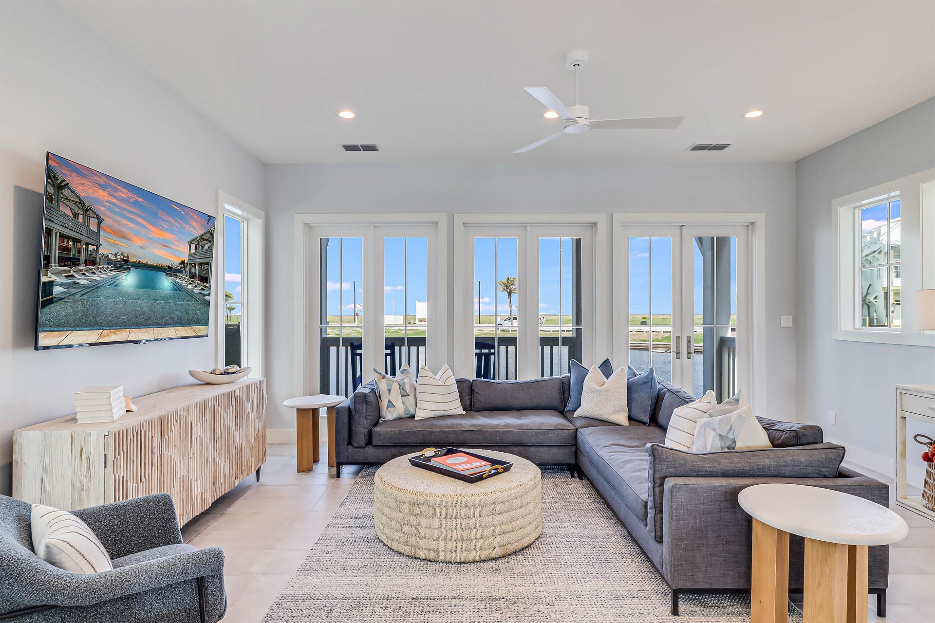 Living Area, 1st Floor