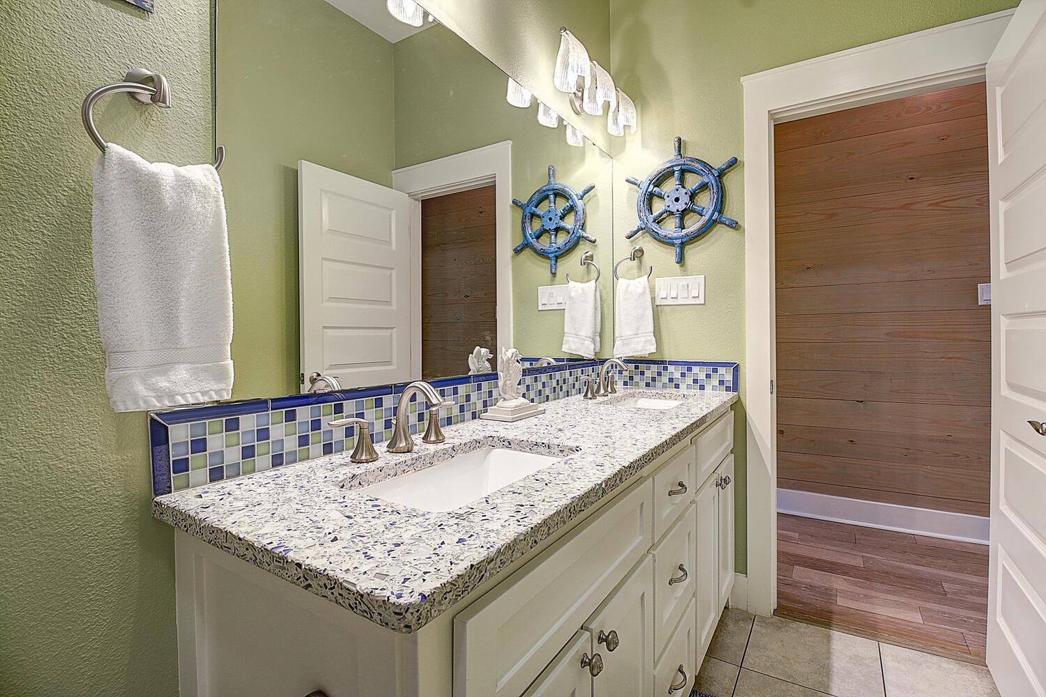 Shared Bathroom, 1st Floor