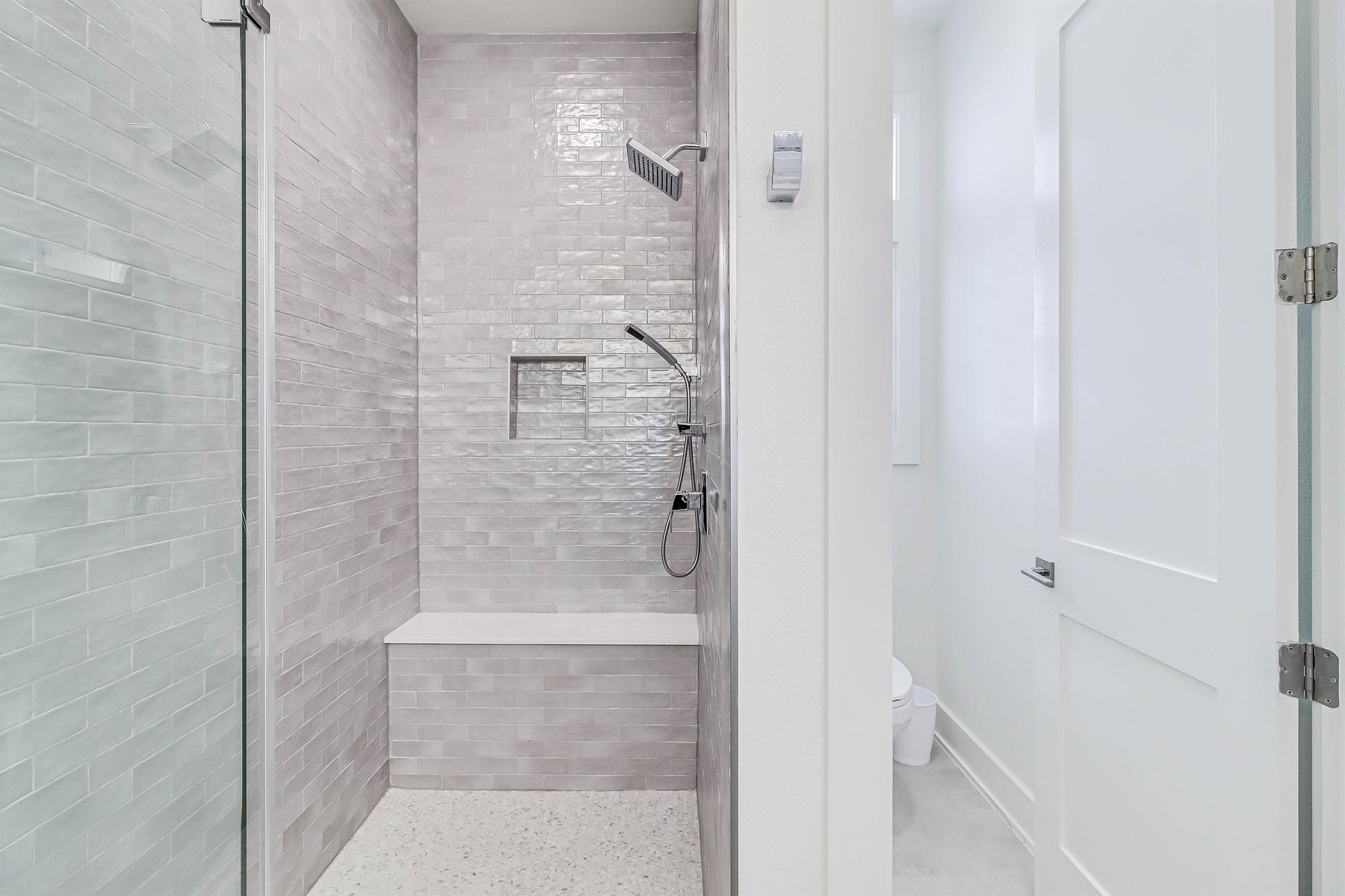 Third King Suite Bathroom, 1st Floor