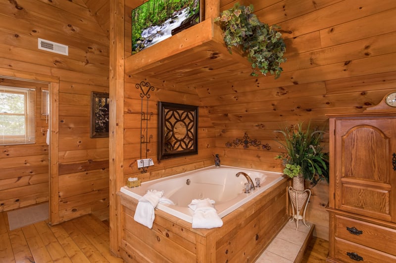 Jacuzzi tub at Hanky Panky, a 1bedroom cabin rental located in Pigeon Forge