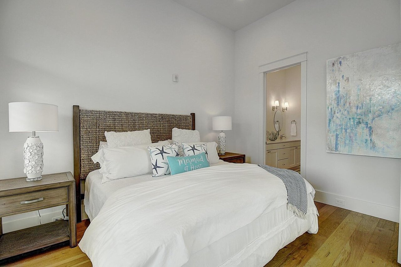 King Bedroom, 1st Floor