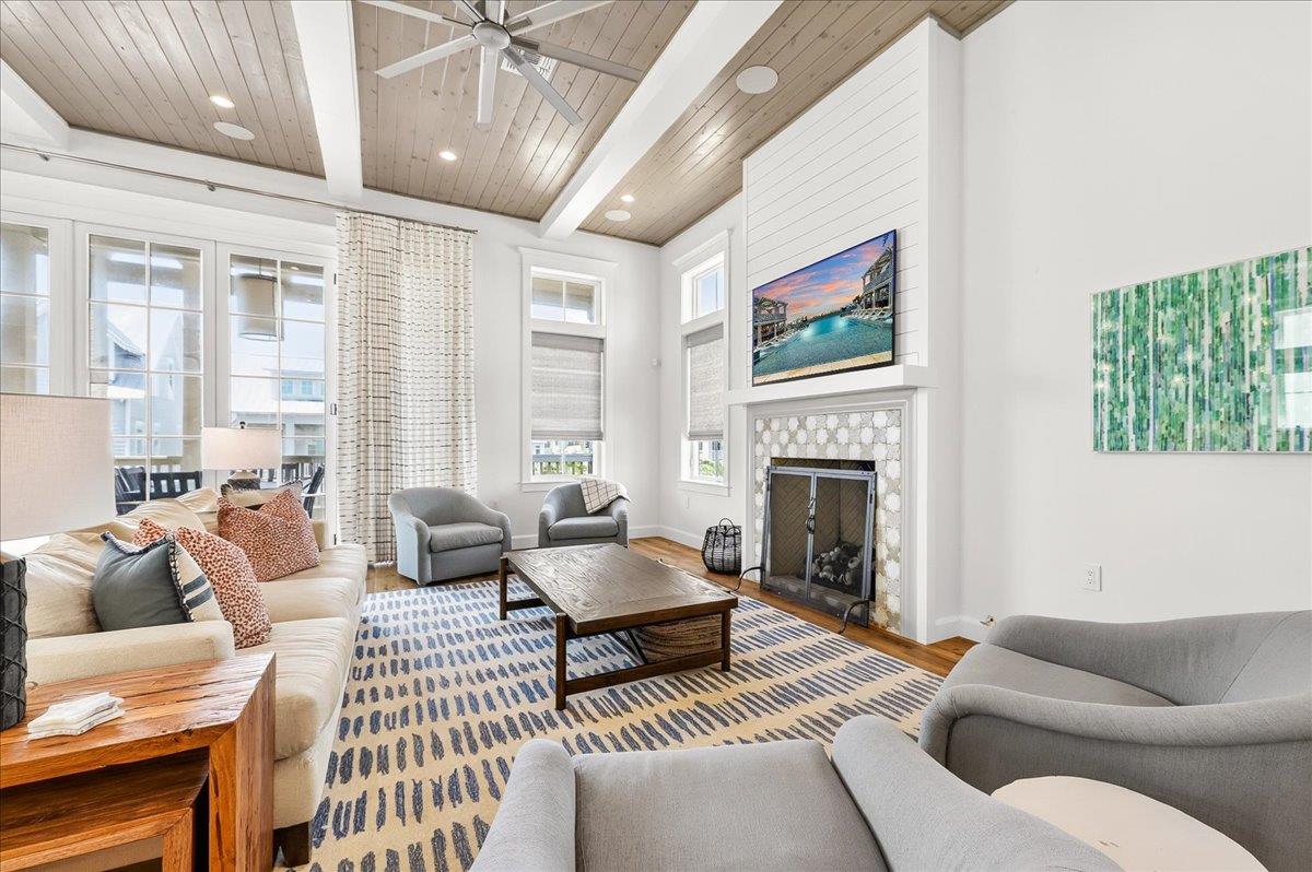 2nd Floor, Primary Living Room