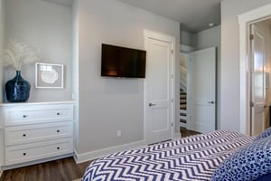 1st Floor King Bedroom
