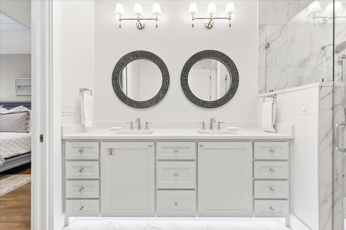 4th King Bathroom, 3rd Floor