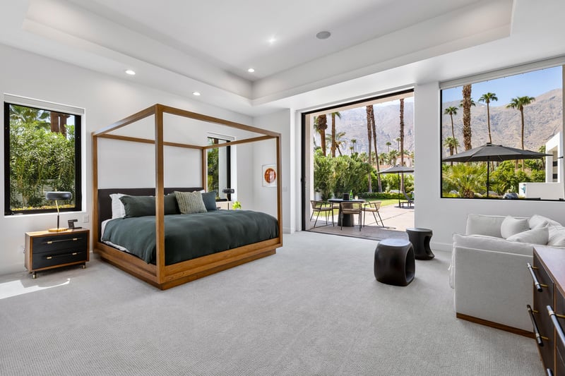 Large fourposter bed