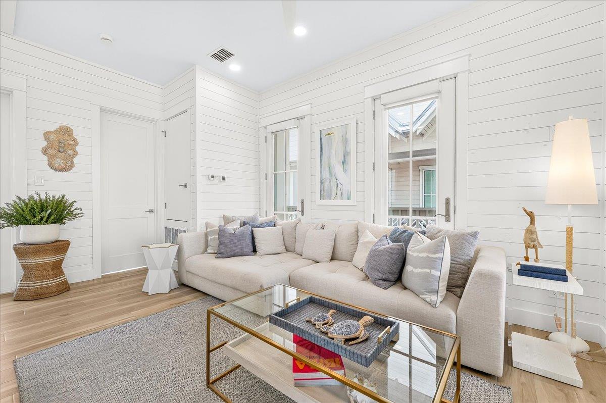 2nd Floor, Living Room