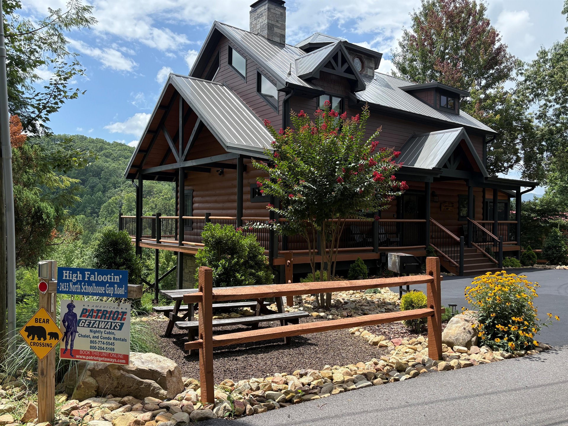 Nestled in the mountains with lush greenery all around, this welcoming property combines rustic charm and modern comfort in a peaceful natural setting.