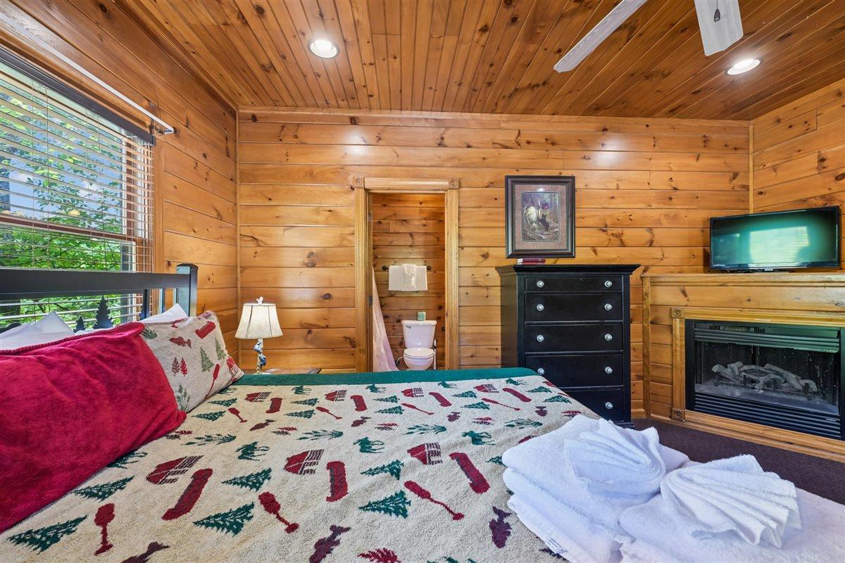 07Primary Bedroom
