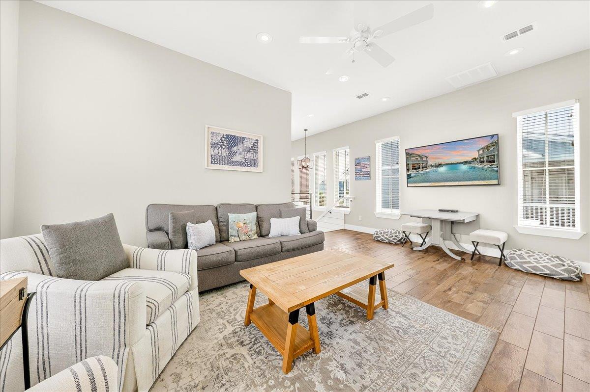 2nd Floor, Living Room