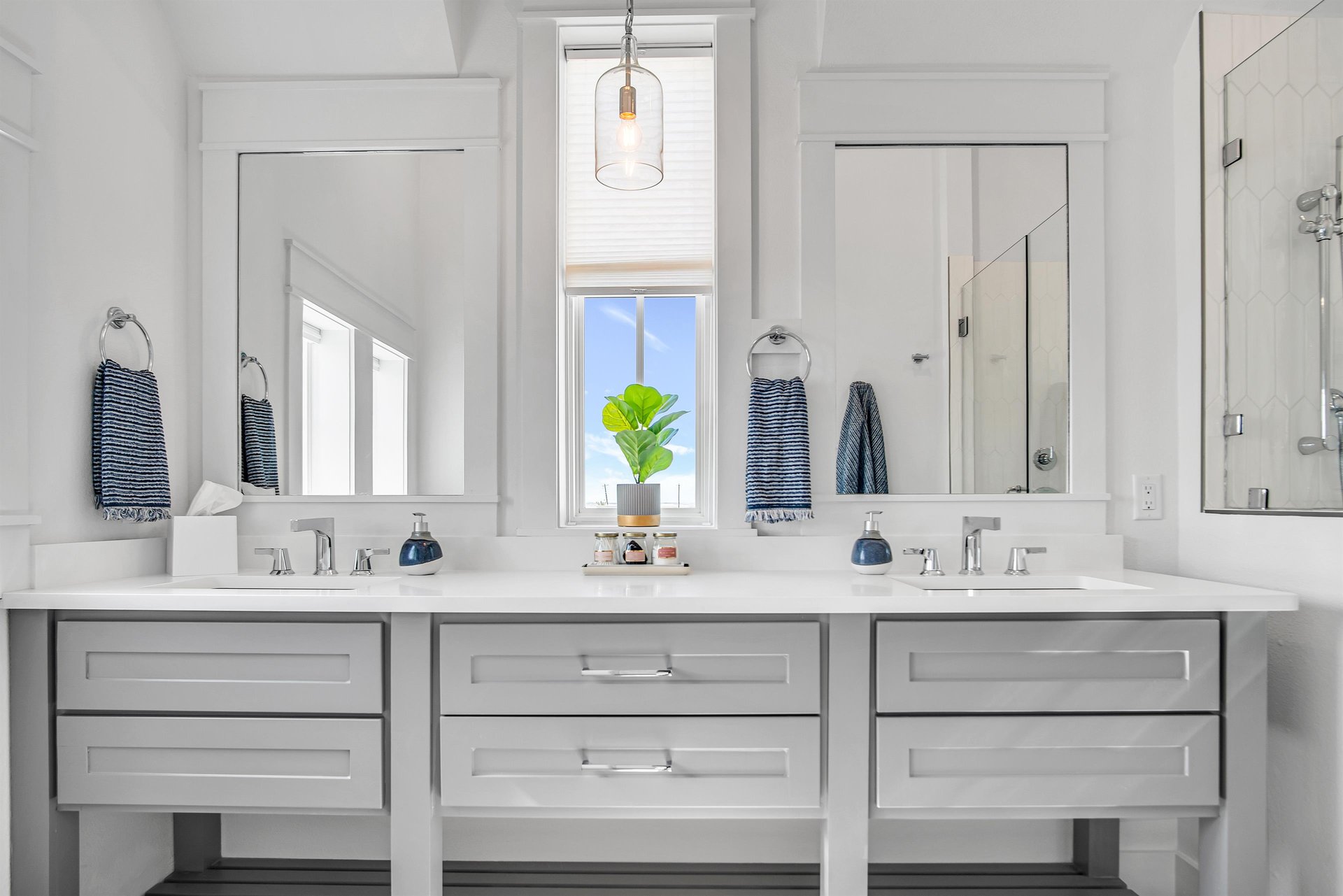 Primary King Bathroom, 2nd Floor