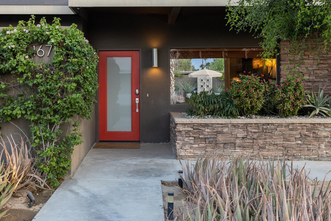 Entrance into Lucy Im Home