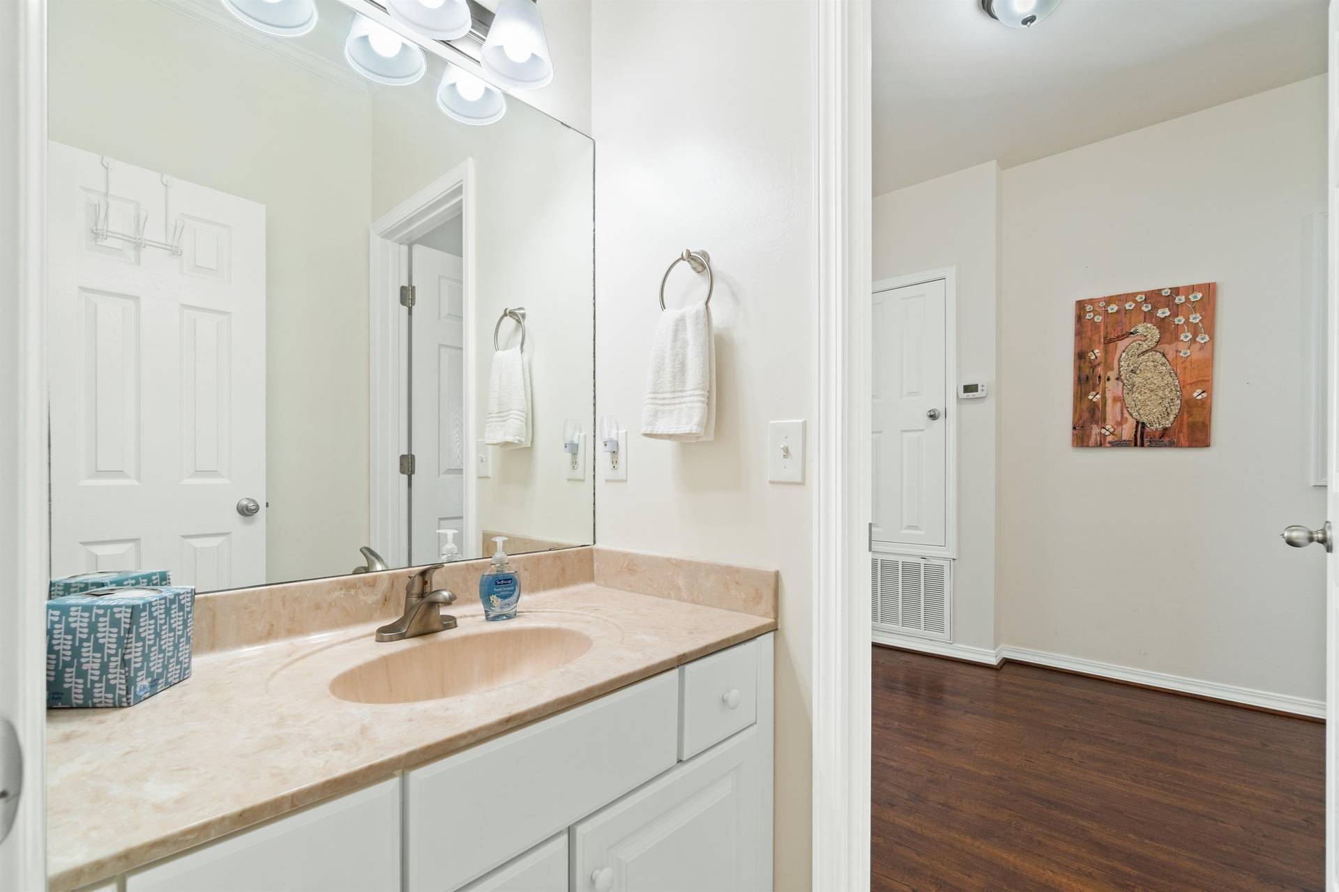 Upstairs Full Bathroom