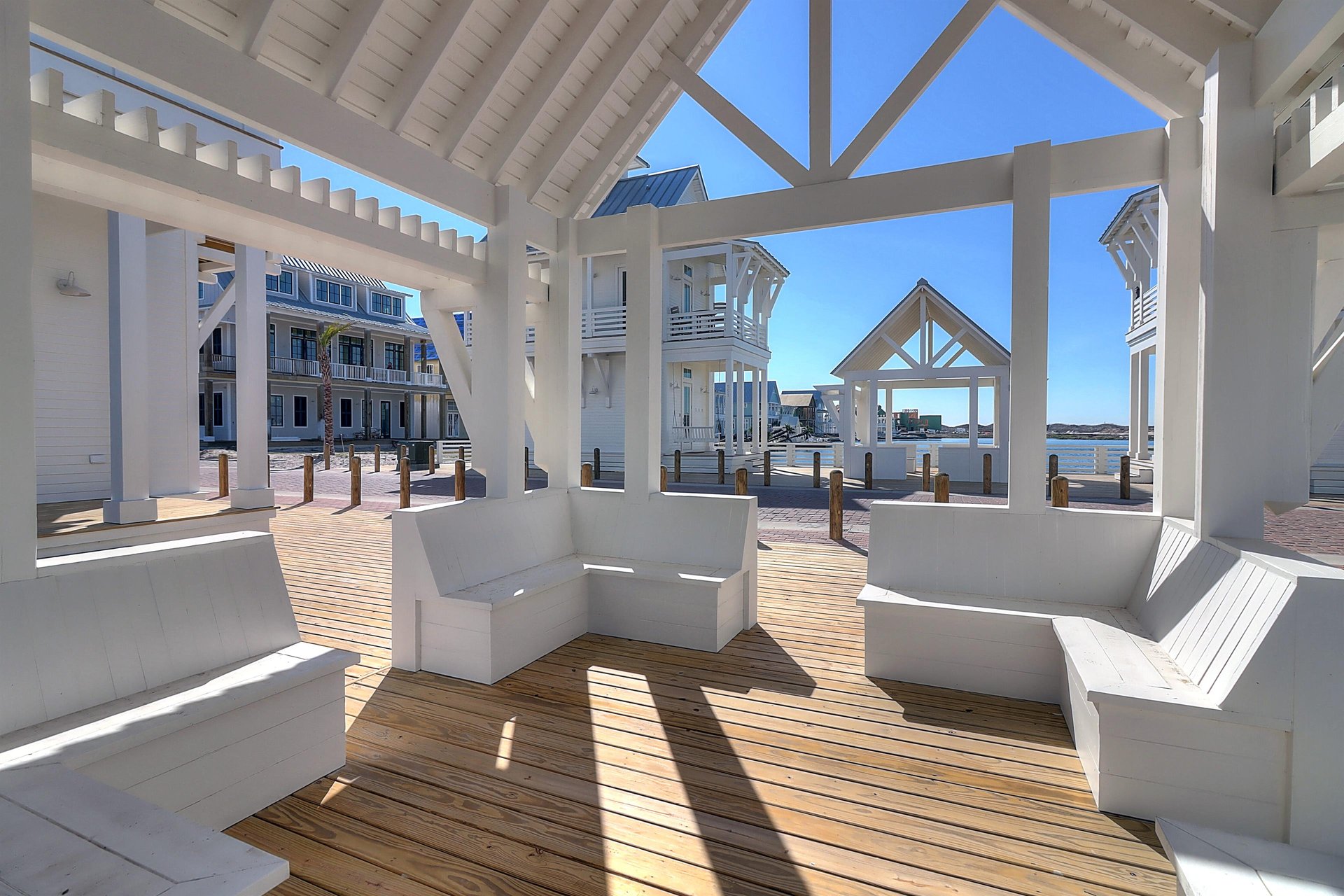 Community Pier Lounge  Cinnamon Shore South