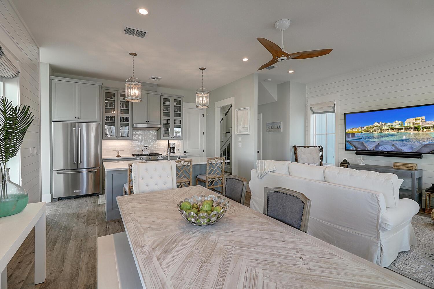 1st Floor Dining Area