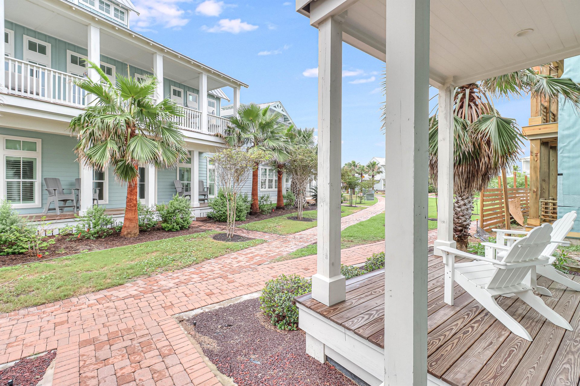 Side Entry  Queen Patio, 1st Floor