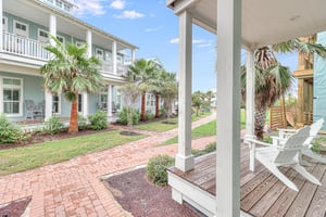 Side Entry  Queen Patio, 1st Floor