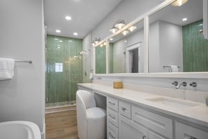 Primary King Bathroom, 2nd Floor