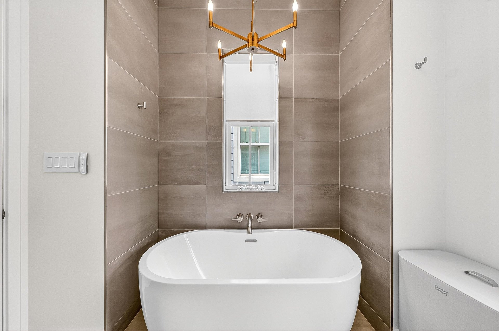 Primary King Bathroom, 2nd Floor