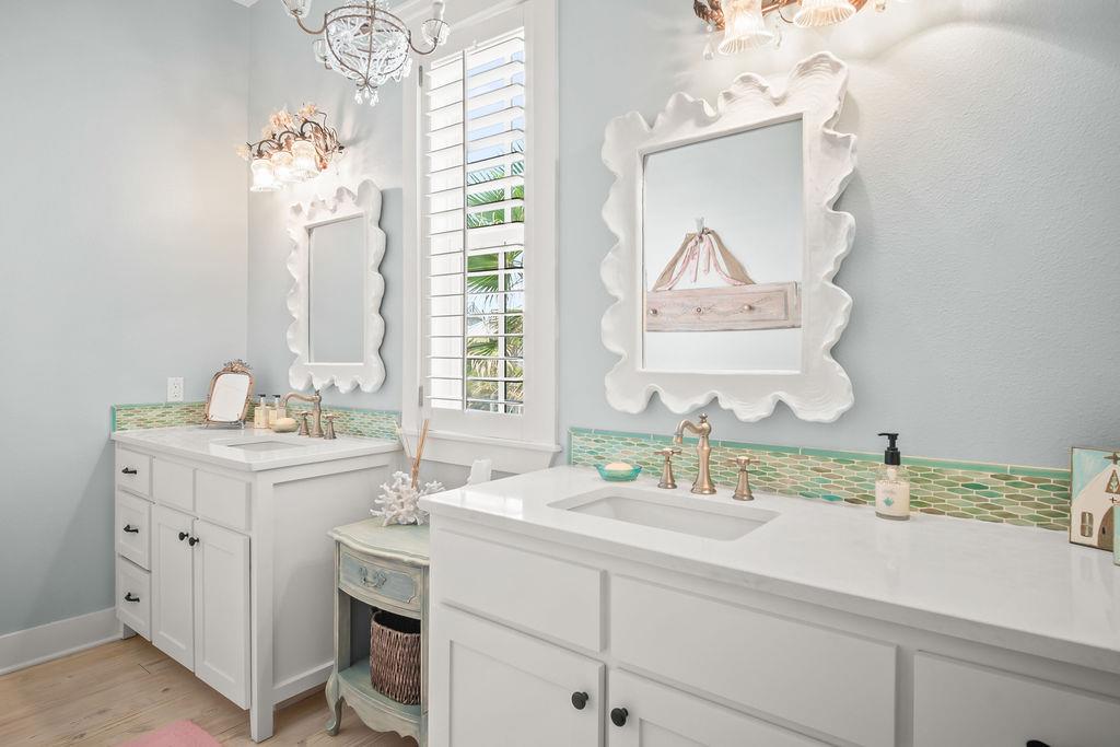 2nd Floor, Hall Bathroom