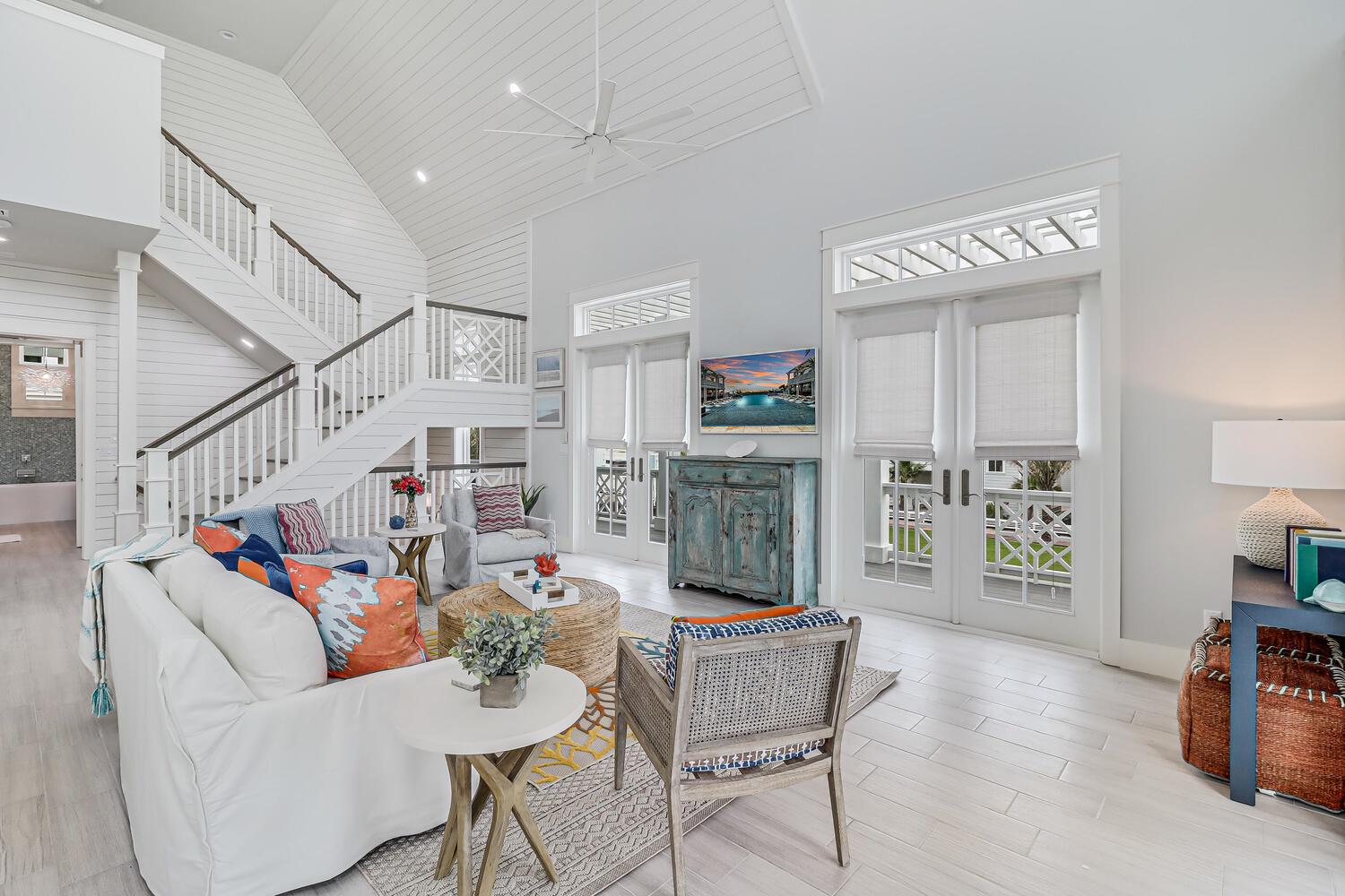 2nd Floor, Living Area
