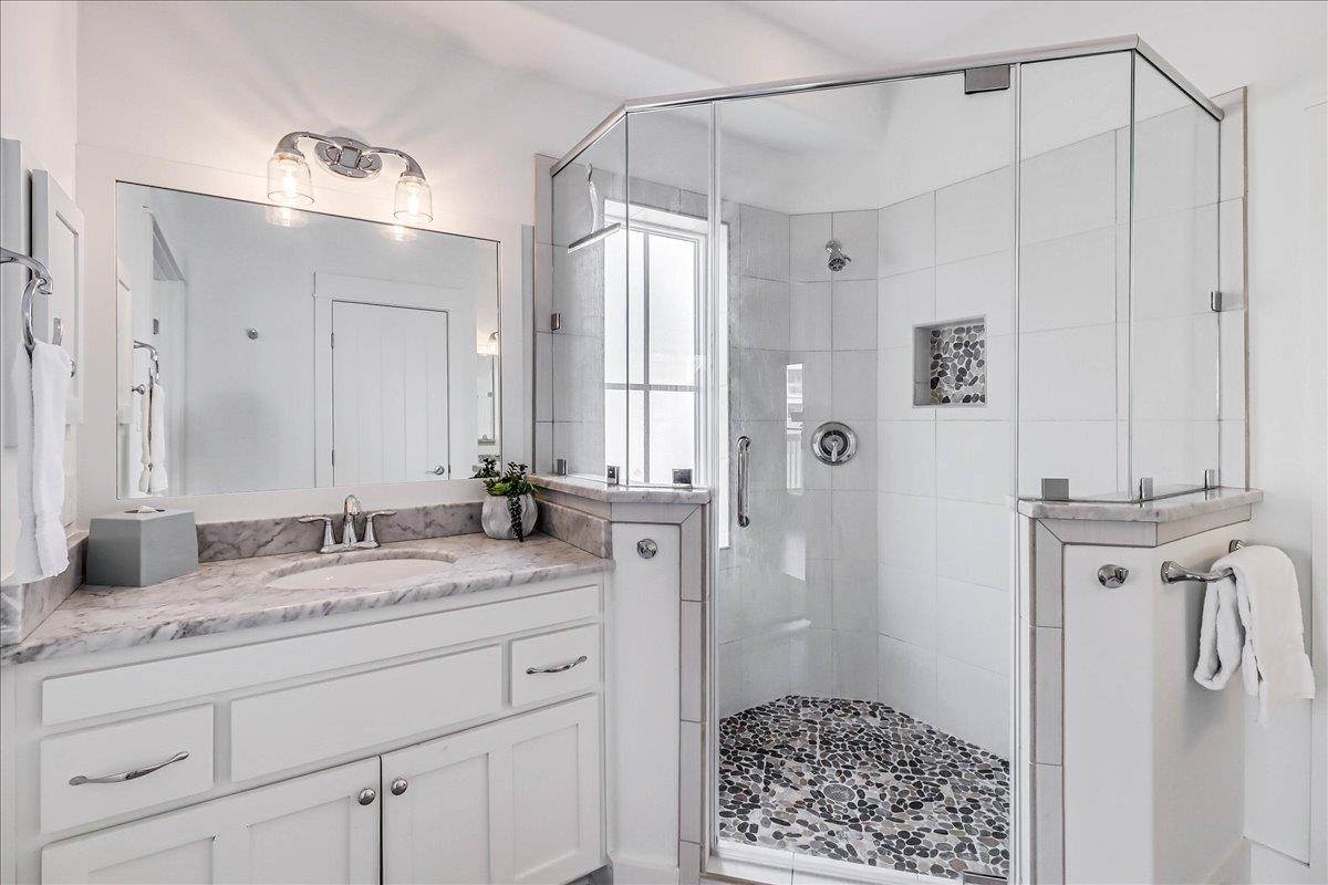 King Bathroom  Closet, 1st Floor