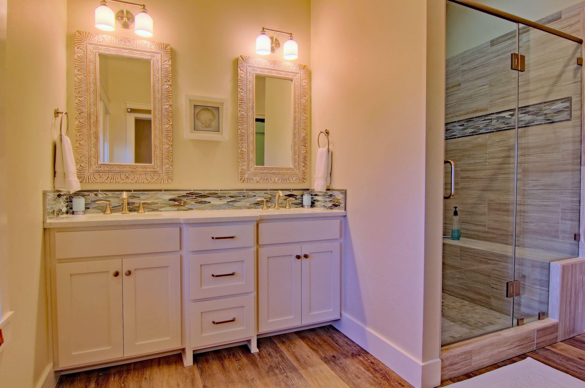 Primary King Bathroom, 2nd Floor