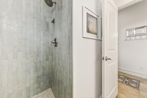 1st Floor, Shared Bathroom
