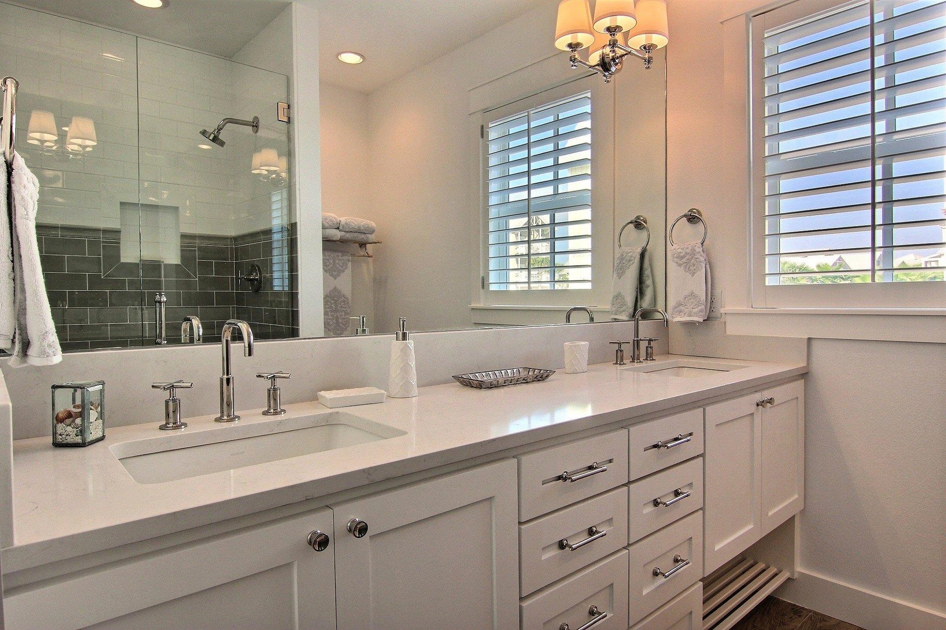 Primary King Bathroom, 1st Floor