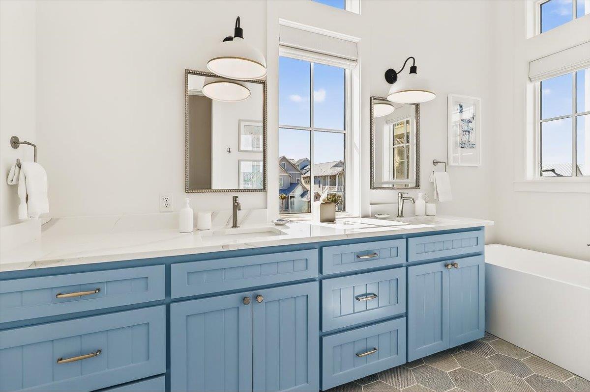 Primary King Bathroom, 2nd Floor