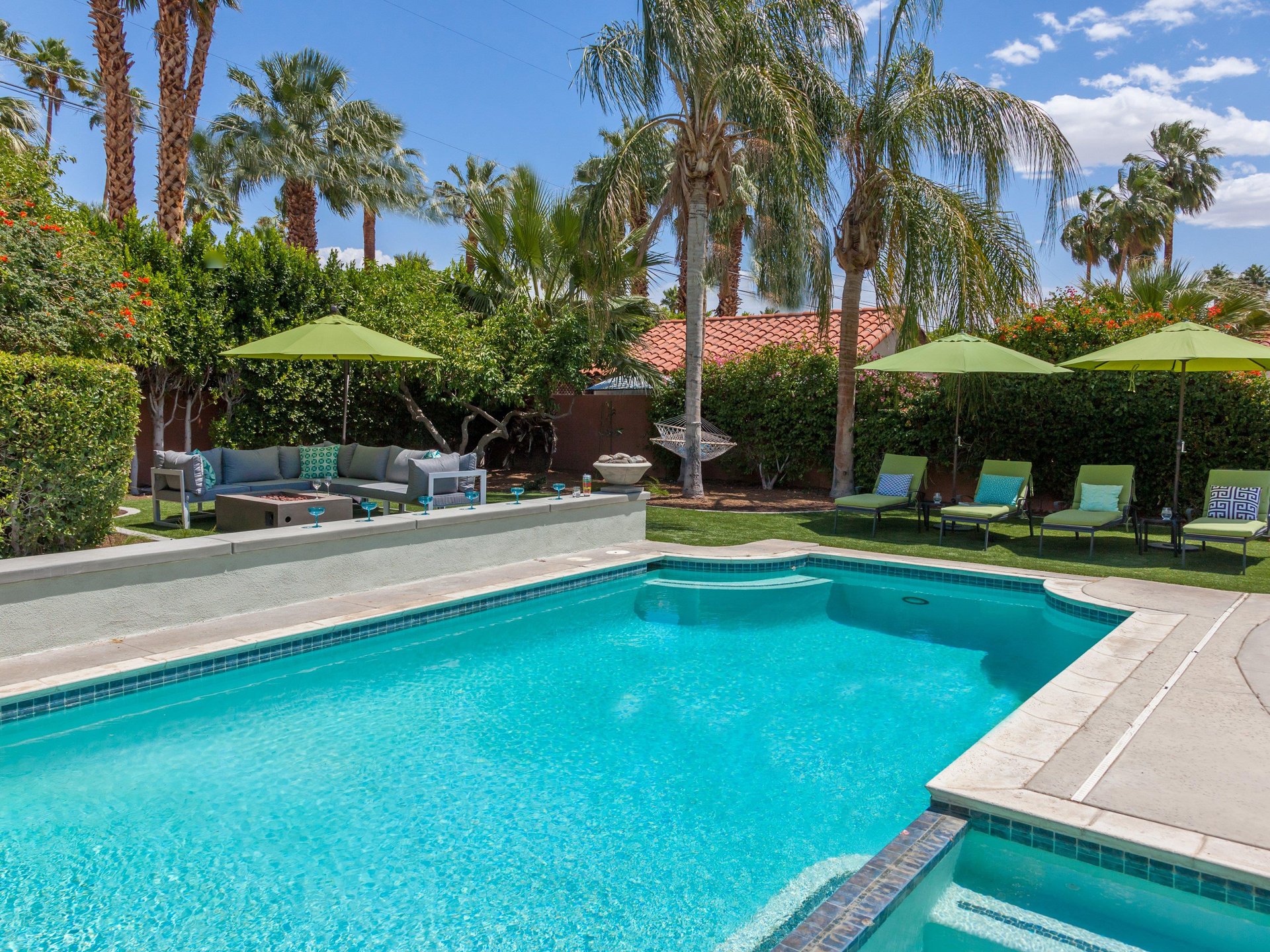 Relax in the pool