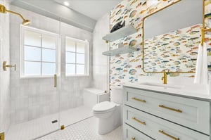Second Shared Bathroom, 4th Floor