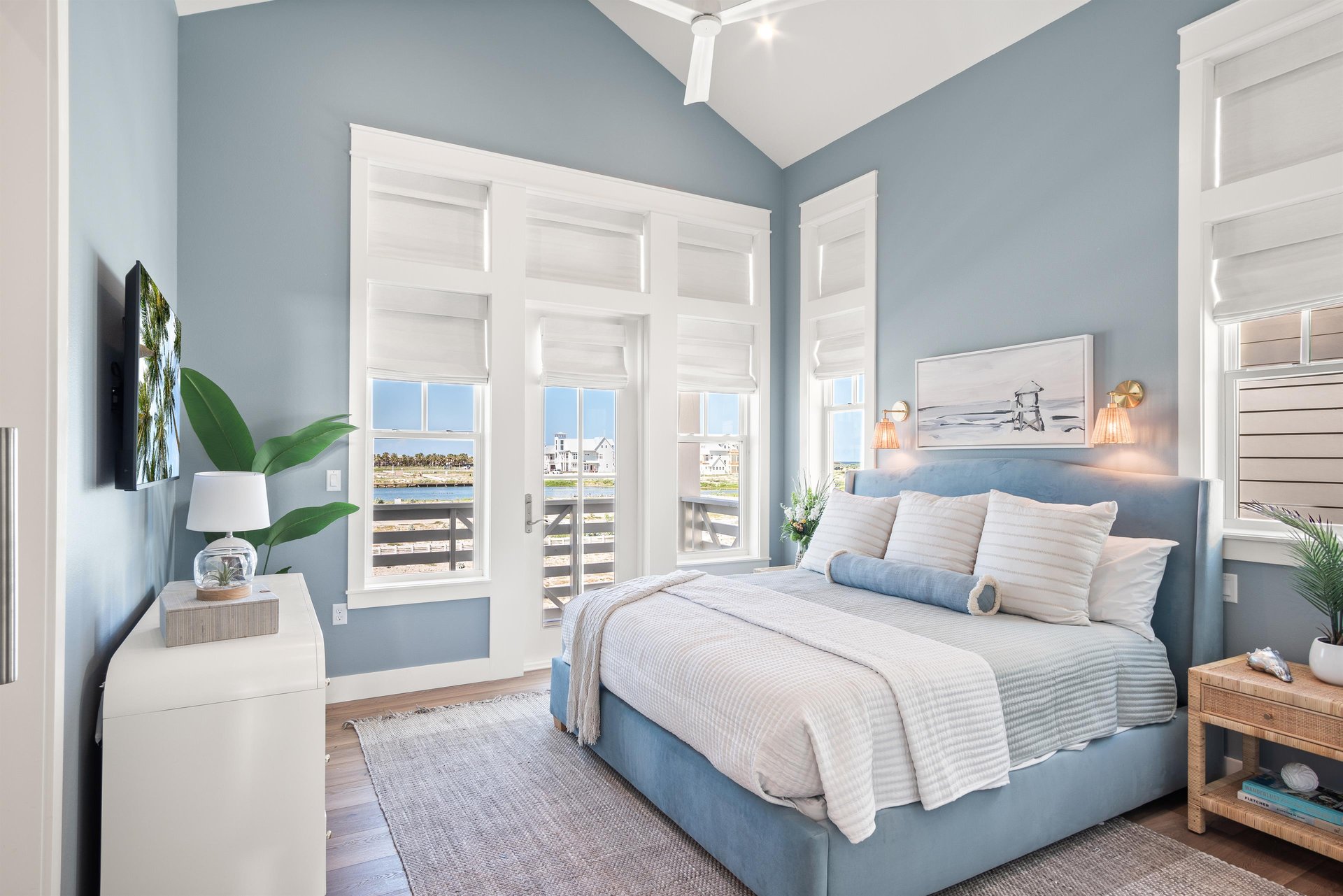 East King Bedroom with Ensuite, 2nd Floor