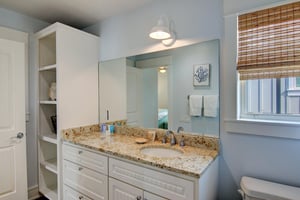 Casa Del Mar  2nd Floor Shared Bathroom