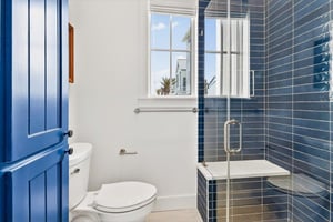 Shared Bathroom, 1st Floor