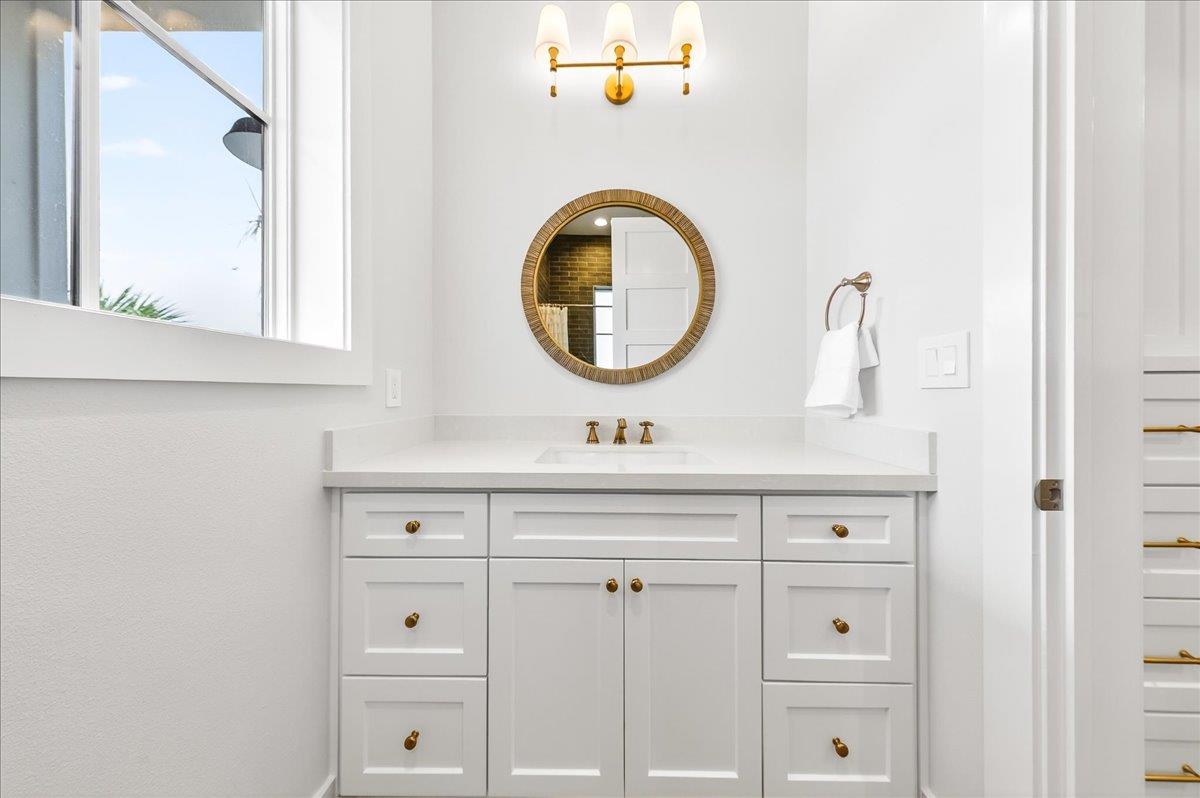 1st Floor, Second King Bathroom