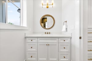 1st Floor, Second King Bathroom