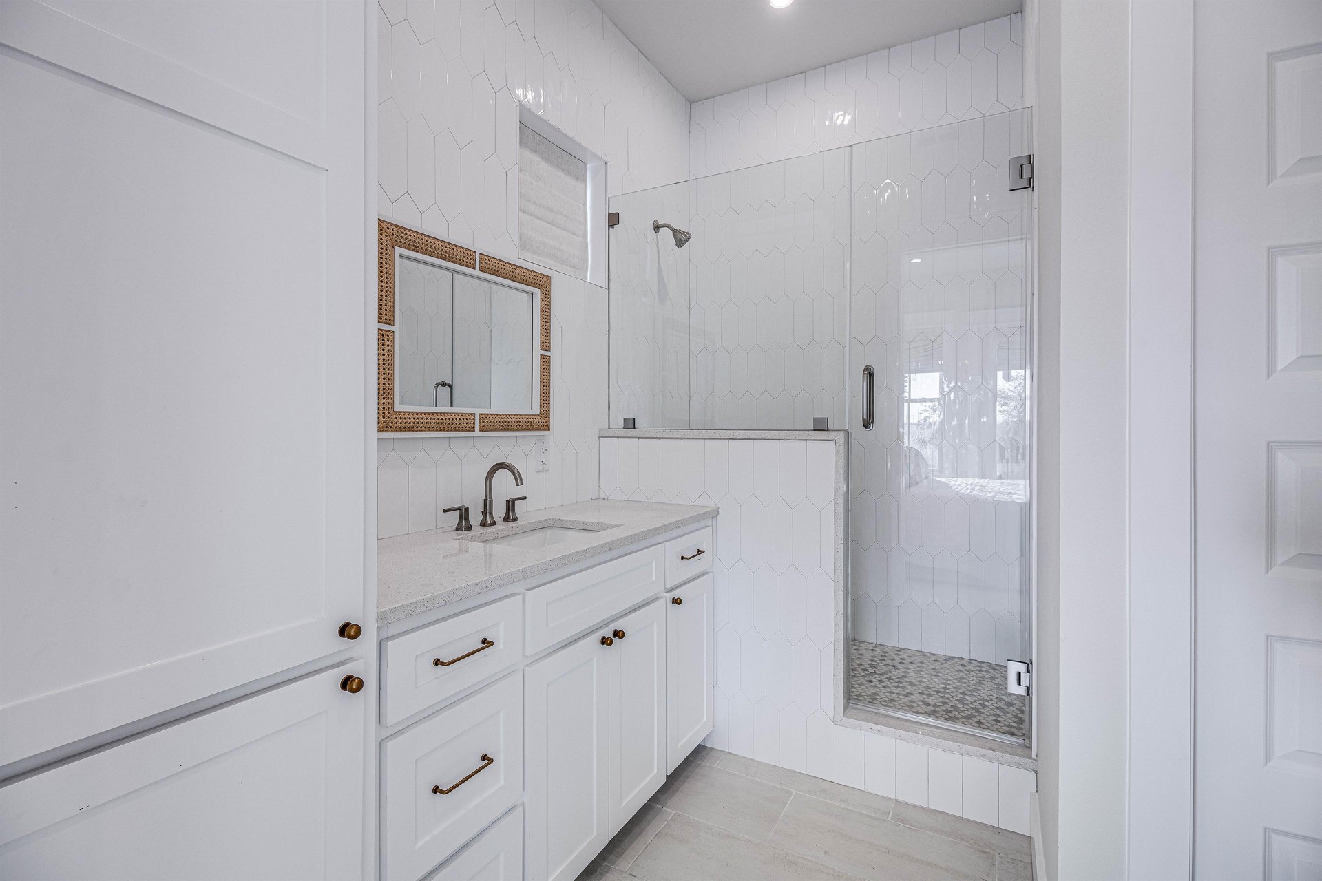 King Bedroom Suite Bathroom, 1st Floor