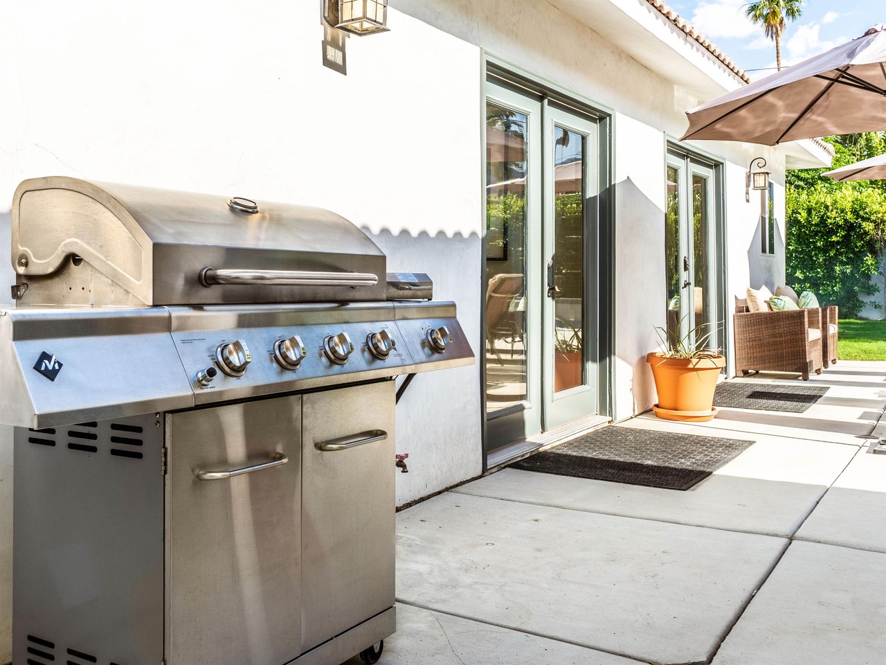 Eat alfresco
