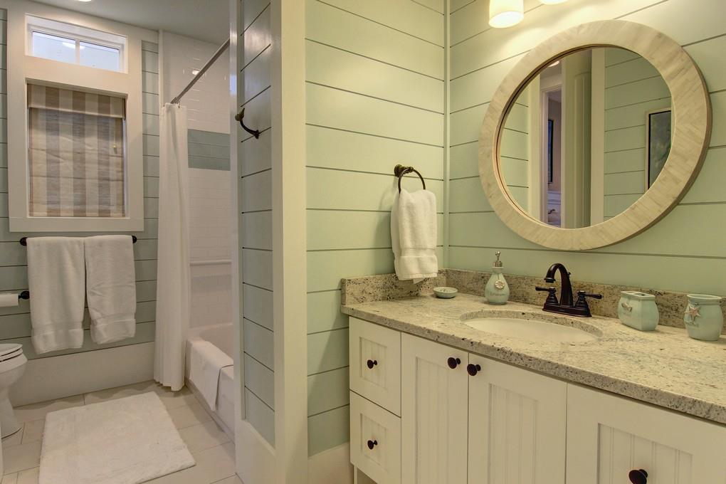 Shared Bathroom, First Floor