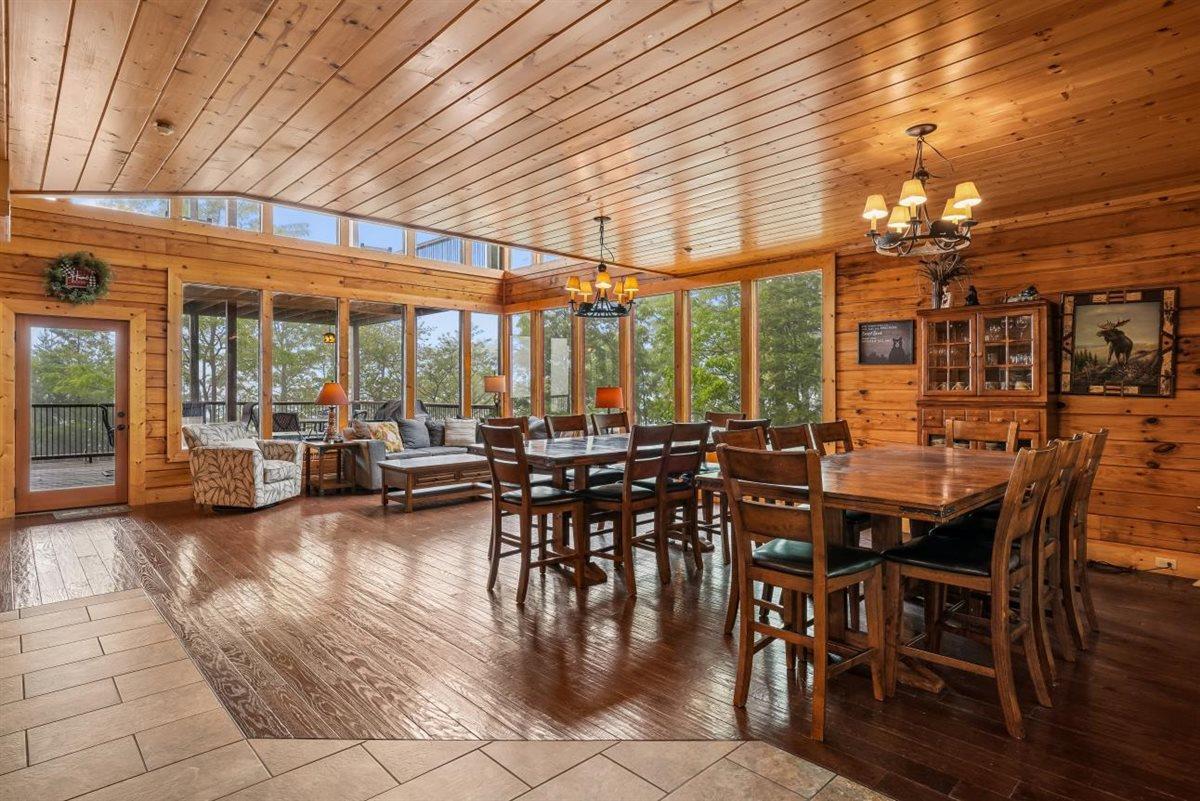 005Dining Room
