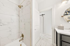 2nd Floor, Shared Bathroom
