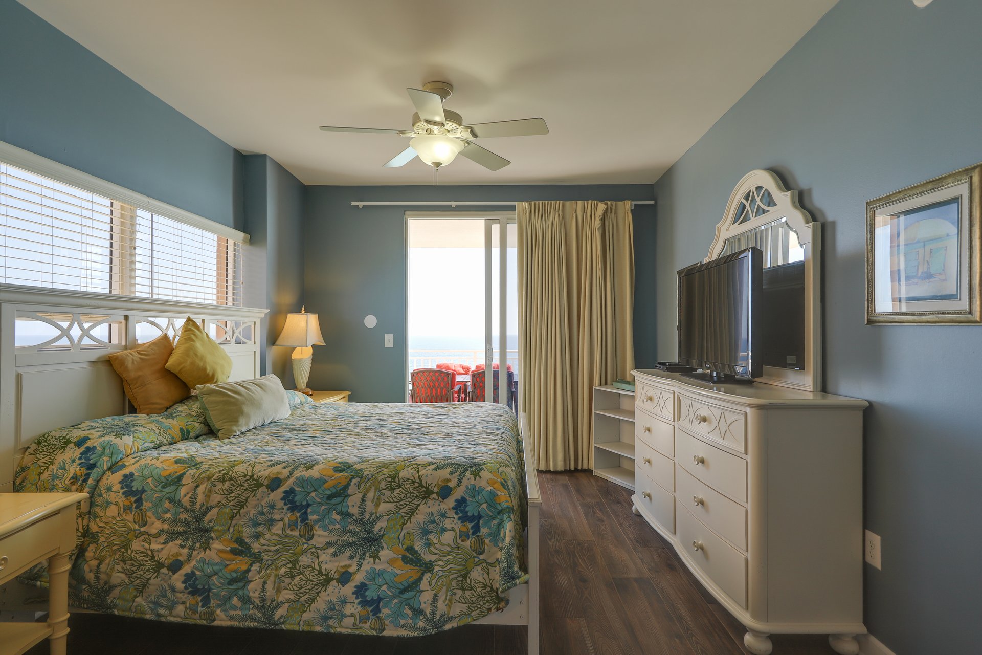 Splash Resort 907W 13