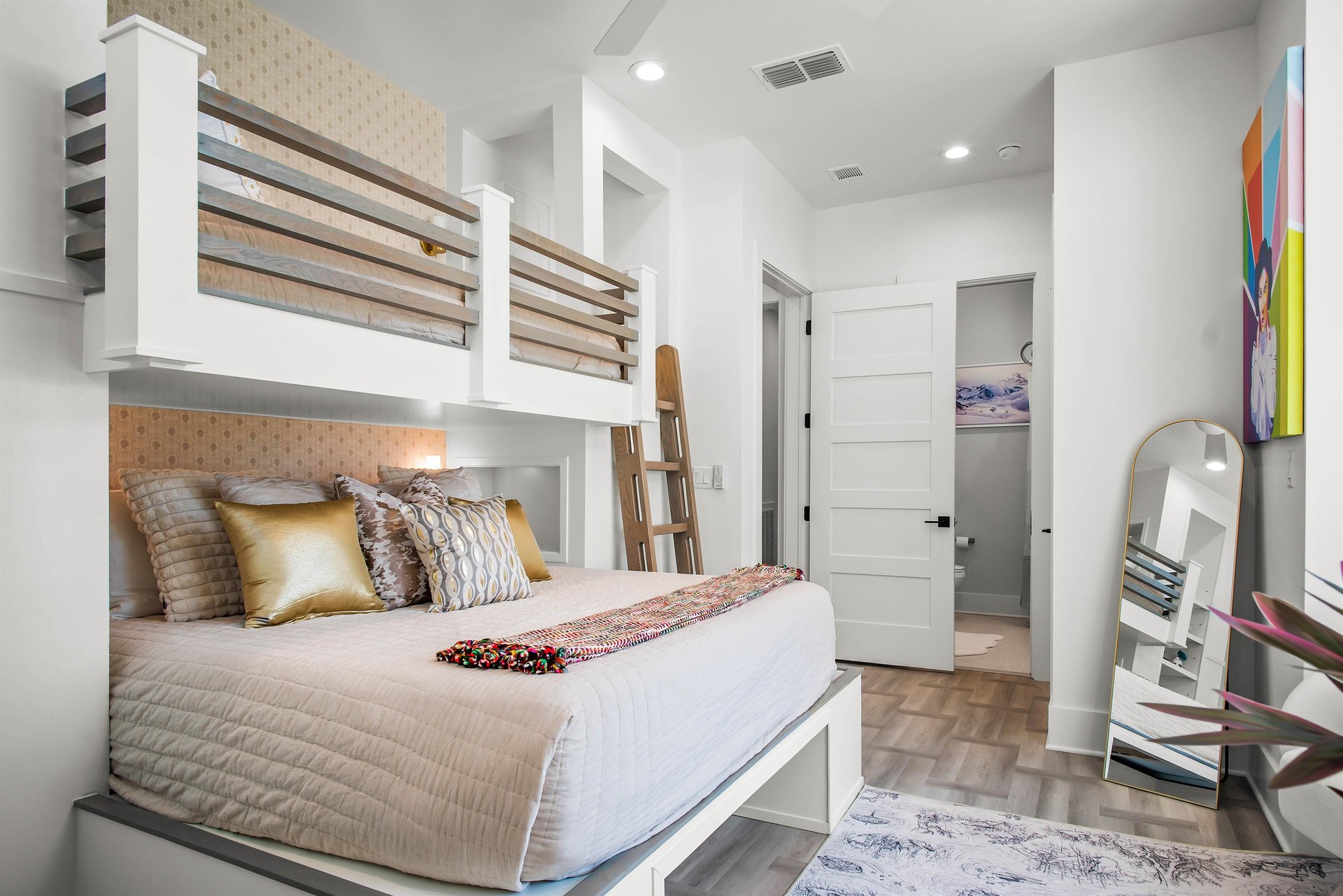 King Bedroom, 2nd Floor