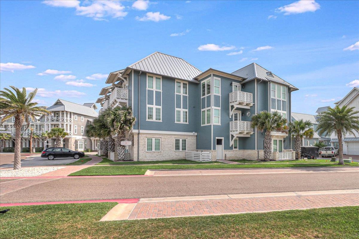 Ten Town Center, Side View