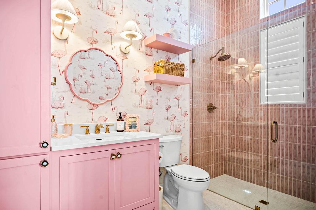 1st Floor, First King Bathroom