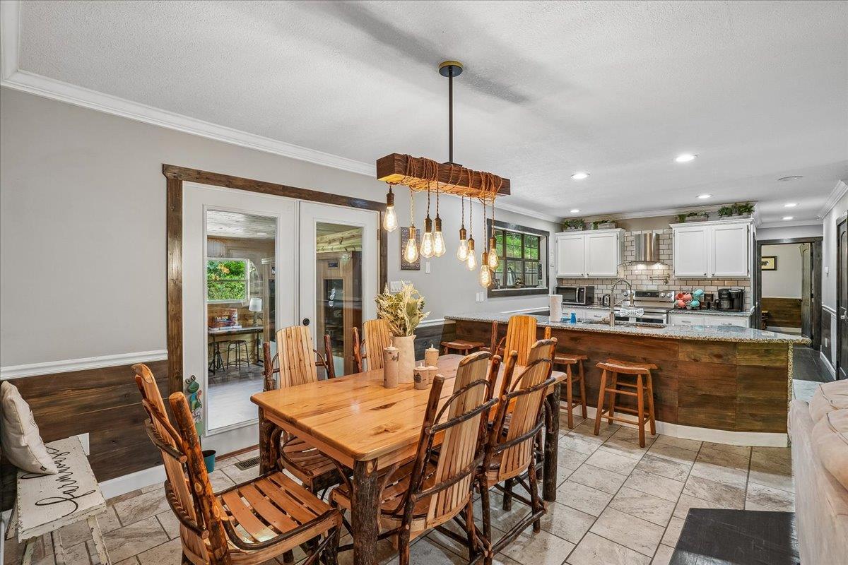 018Dining Room