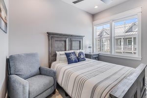 Queen Bedroom, 2nd Floor