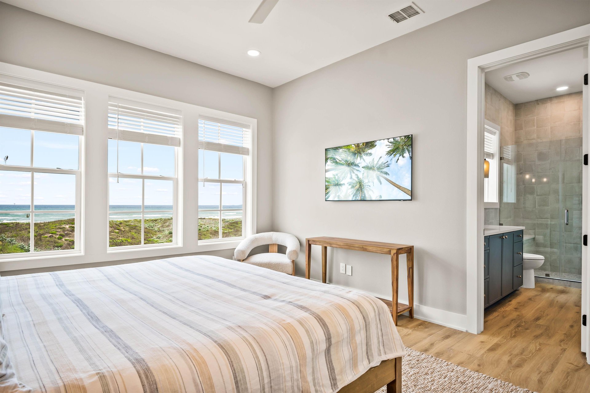 King Bedroom, 3rd Floor